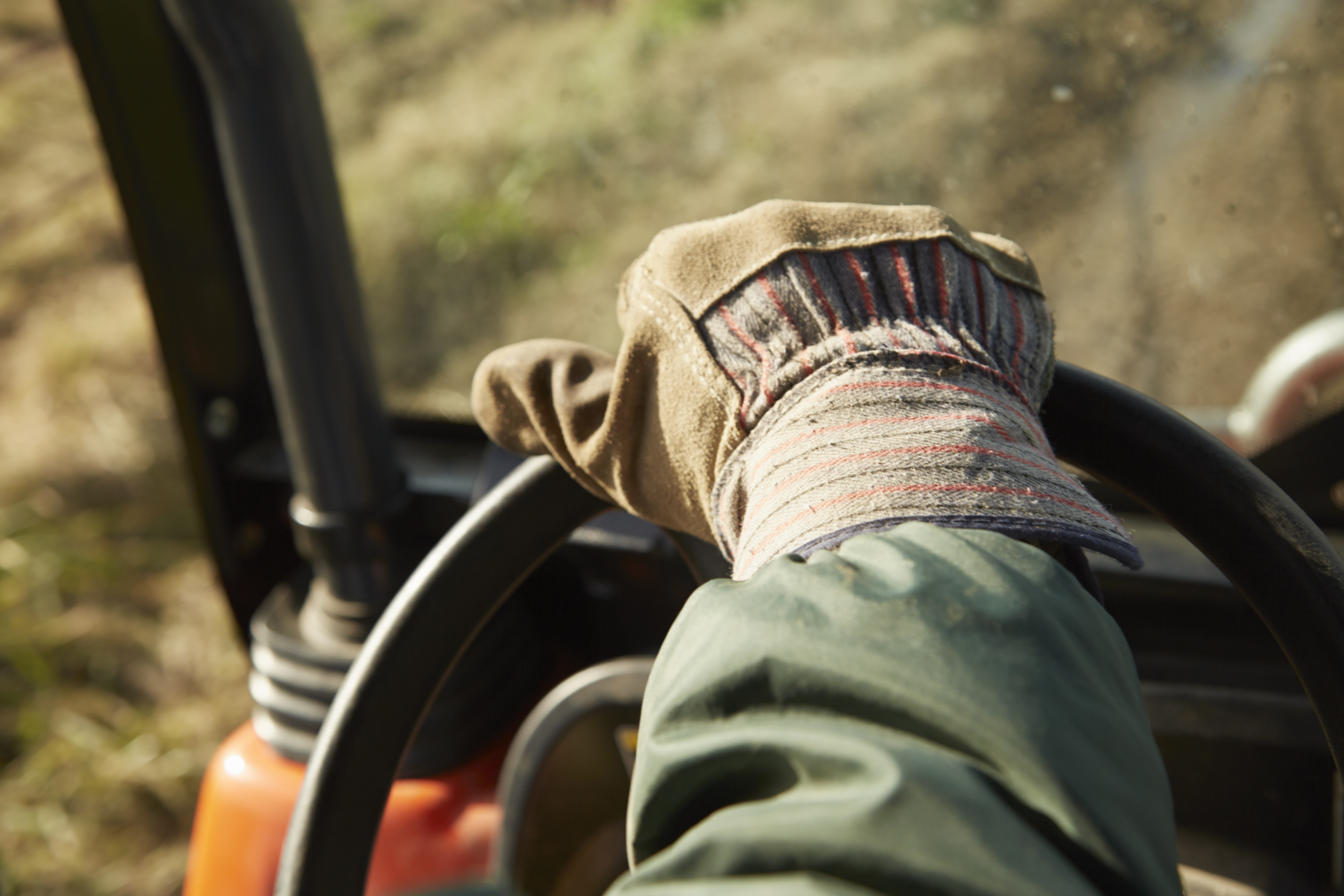 Farm_worker_operating_agricultural_machinery.jpg