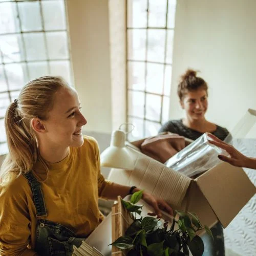 Five things to know before signing a student renting agreement square.webp